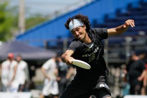 Revolver's Nathan White pulling at the 2016 US Open. Photo: Burt Granofsky -- UltiPhotos.com